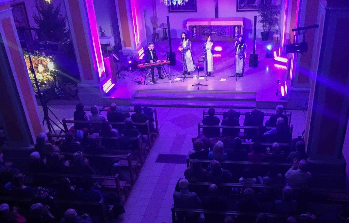 Soirée concert Gospel, à l' Eglise de Saint-Pierre-en-Faucigny, en Haute-Savoie, avec david bonnin pianiste