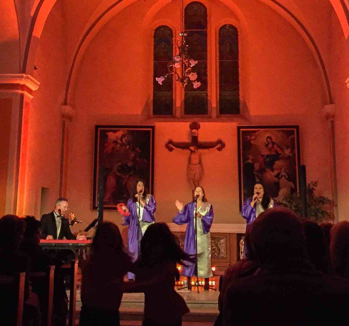 Soirée concert Gospel, à l' Eglise de Saint-Pierre-en-Faucigny, en Haute-Savoie, avec david bonnin pianiste