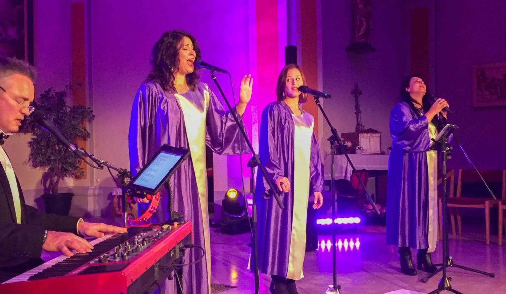 Soirée concert Gospel, à l' Eglise de Saint-Pierre-en-Faucigny, en Haute-Savoie, avec david bonnin pianiste