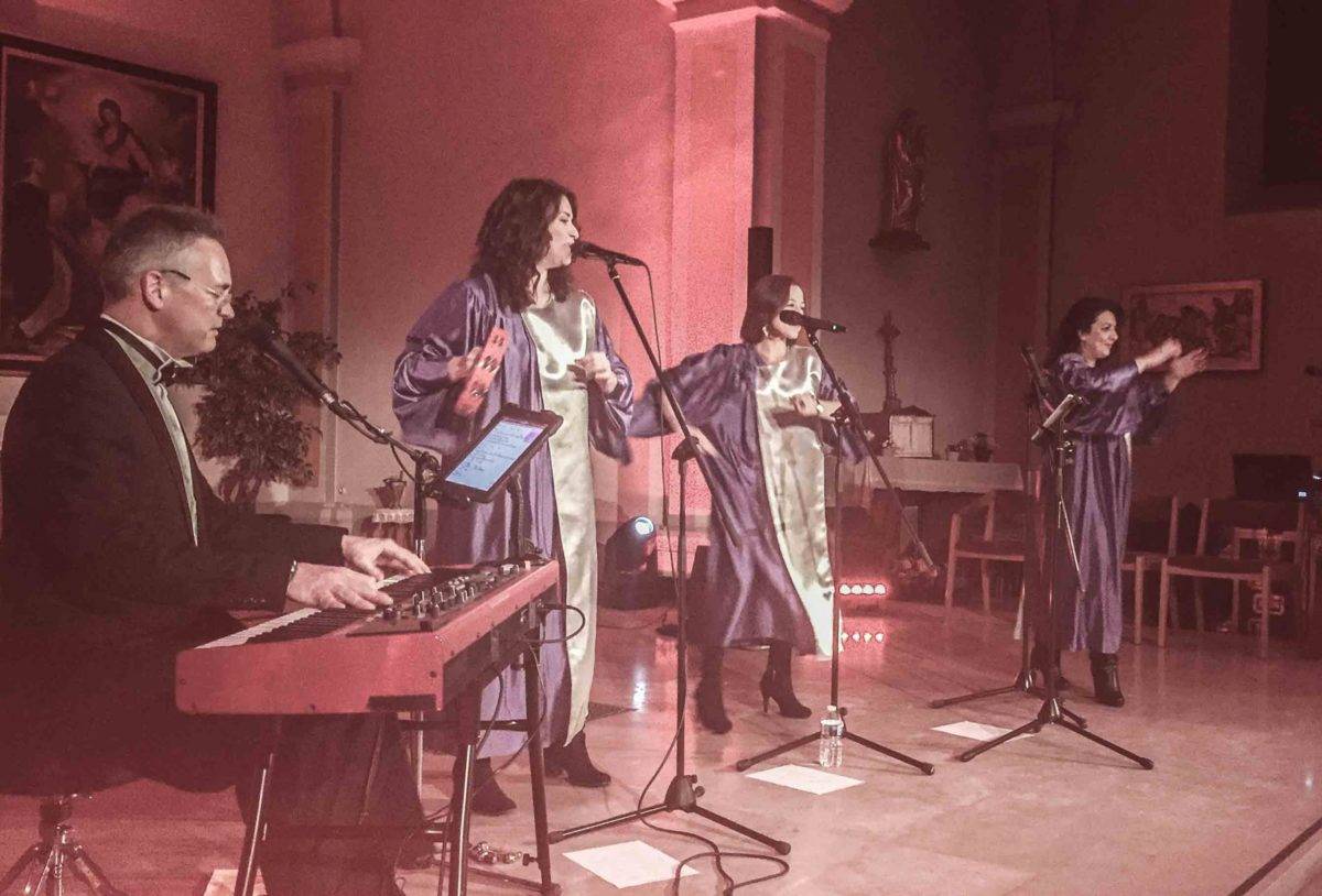 Soirée concert Gospel, à l' Eglise de Saint-Pierre-en-Faucigny, en Haute-Savoie, avec david bonnin pianiste