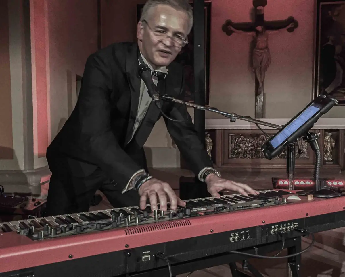 Soirée concert Gospel, à l' Eglise de Saint-Pierre-en-Faucigny, en Haute-Savoie, avec david bonnin pianiste