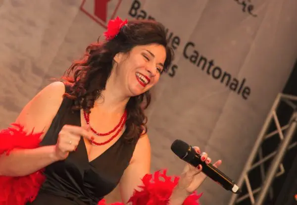 Delphine Hocquet - Swingy Bang Band en Concert pour La Fondation La Nuit des Neiges à Crans-Montana