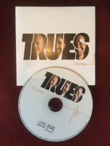 Trues album pochette et CD