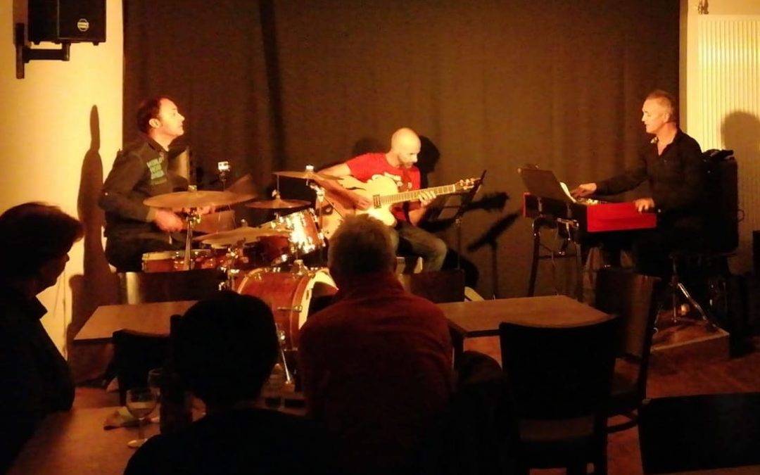 Le trio TRUES en concert au café terra Natura de Seynod