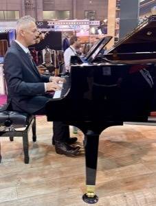 Photo de David BONNIN, pianiste pour les CAFES FOLLIET pour le salon Alpin de l'hôtellerie et des métiers de bouche Albertville
