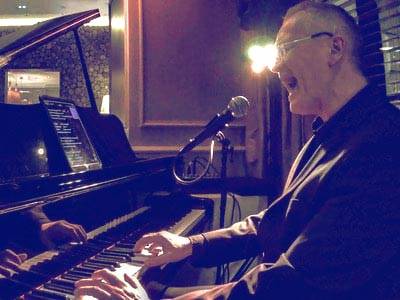 Piano-bar, pianiste chanteur, david bonnin à l'Hôtel-Mont-Blanc de Chamonix